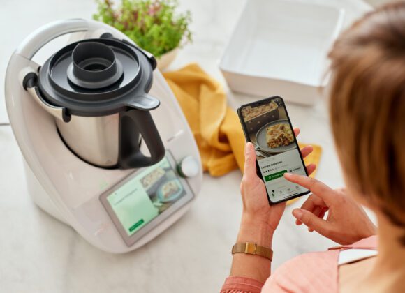Urządzenie, które zmieniło oblicze kuchni milionów. W czym tkwi tajemnica sukcesu Thermomixa? int_thermomix_friend-TM6_product-in-use_product-launch_121_medium (1)