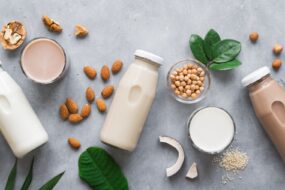 Rynek plant based. Co&nbsp;motywuje Polaków do&nbsp;sięgania po&nbsp;mleko roślinne?