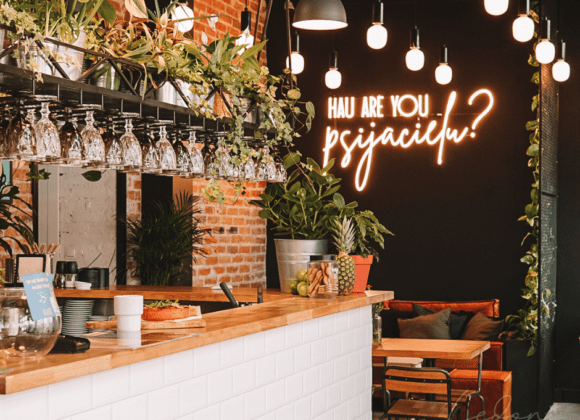 Jak wybrać odpowiednie oświetlenie do lokalu? reklama-swietlna-do-restauracji-Raut-Warszawa
