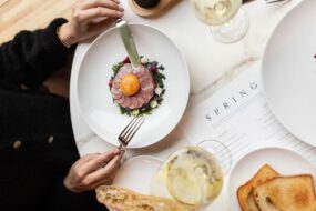 Cyfrowa uczta przyszłości: Czym zaskoczy nas transformacja cyfrowa w&nbsp;restauracjach?