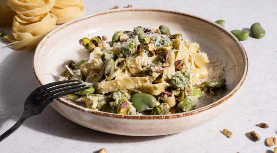 Makaron z&nbsp;bobem i&nbsp;pistacjami w&nbsp;kremowym sosie