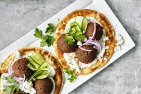 Falafel – czym jest i&nbsp;dlaczego warto się w&nbsp;nim zakochać?