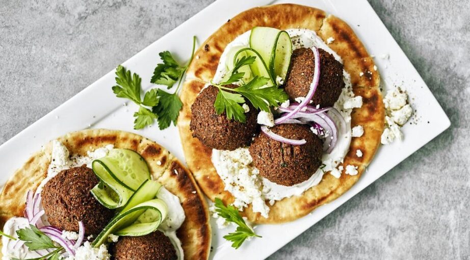 Falafel – czym jest i&nbsp;dlaczego warto się w&nbsp;nim zakochać?