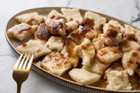 Kluski leniwe z&nbsp;cynamonem, jak u&nbsp;babci