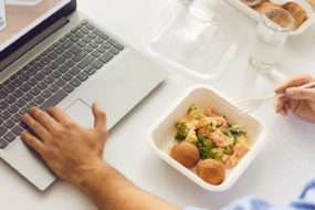 Zostań „Zero Hero”: Pyszne.pl podpowiada, jak dłużej cieszyć się ulubionym jedzeniem