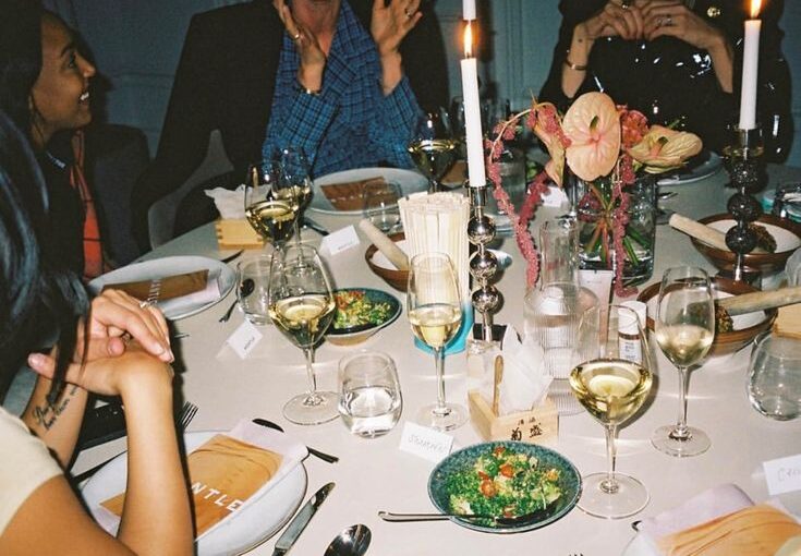 Chwilowy kaprys czy&nbsp;nowa strategia marketingowa – czym są&nbsp;kolacyjne kluby?