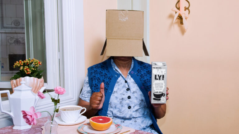 Oatly_CROSSMARKET_DACH_24_Barista_Campaign_Images_Clean_1920x1080px_02