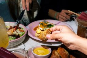 Współpraca z&nbsp;influencerami – czy&nbsp;przekłada się na&nbsp;sprzedaż, czy&nbsp;buduje wyłącznie wizerunek?