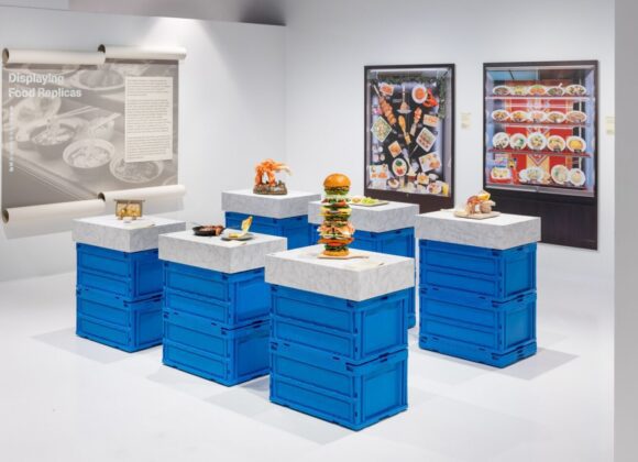 Japońskie repliki jedzenia „uruchamiają twoją pamięć i pobudzają apetyt” looks-delicious-japan-house-london-exhibition_dezeen_2364_col_0-1704x1136