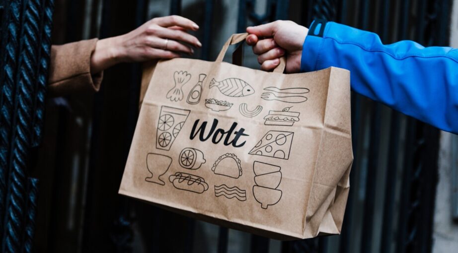 Zamówienia online i&nbsp;obsługa klienta w&nbsp;świecie napędzanym sztuczną inteligencją