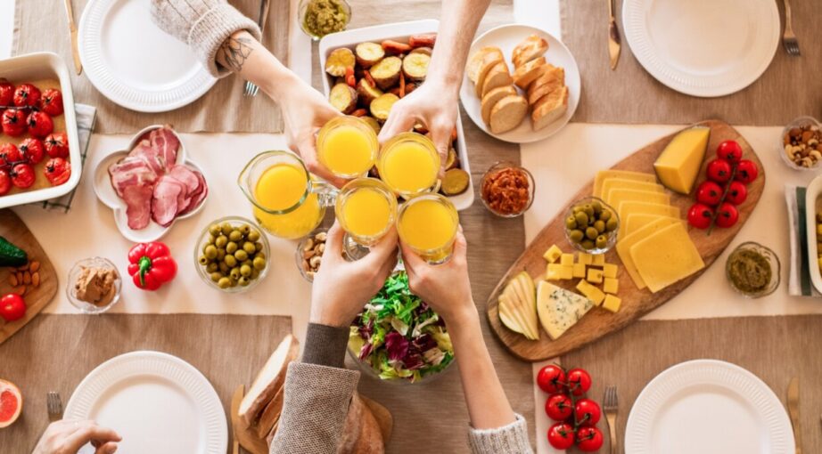 Trendy śniadaniowe 2025: jak zmienia się kultura porannych wyjść na&nbsp;miasto?