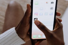 Czy&nbsp;warto rozwijać TikToka w&nbsp;gastronomii? Tak,  jeśli chcesz zbudować markę, a&nbsp;nie&nbsp;tylko&nbsp;menu