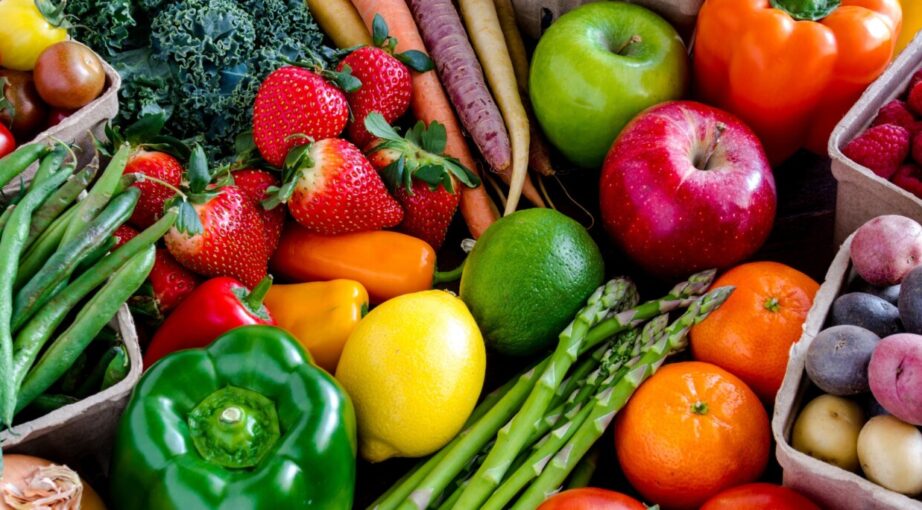 Sierpniowe warzywa i&nbsp;owoce – co&nbsp;warto jeść i&nbsp;jak wykorzystać sezon do&nbsp;maksimum?