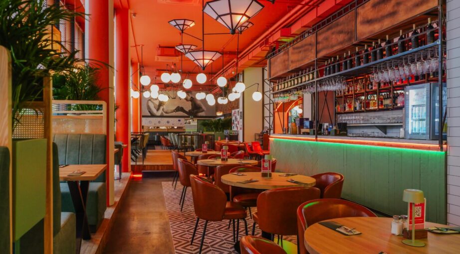 [recenzja] Restauracja DZIEŃ I&nbsp;NOC w&nbsp;Hali Mirowskiej – nowa odsłona kultowego miejsca w&nbsp;sercu Warszawy