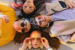 Młodzieżowe Słowo Roku 2025 – poznaj finałową piętnastkę i&nbsp;zobacz, jak brzmi język nowego pokolenia!