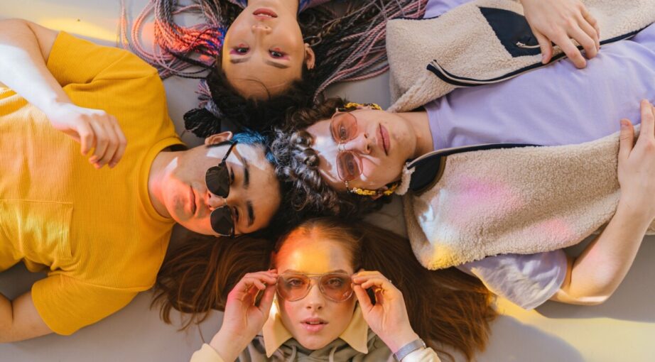 Młodzieżowe Słowo Roku 2025 – poznaj finałową piętnastkę i&nbsp;zobacz, jak brzmi język nowego pokolenia!