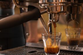 Dlaczego espresso jakości specialty zaczyna konkurować ze&nbsp;sklepowymi klasykami?