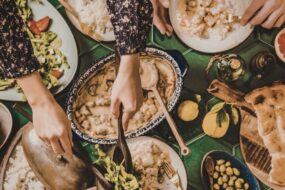 Jak gotują Polacy od&nbsp;święta? Sprawdzone smaki i&nbsp;rodzinne gotowanie