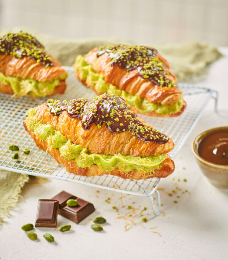 Croissant z kremem pistacjowy_Bridor