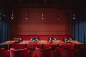 Secesja, parowozy i&nbsp;koktajle. Nowy food hall w&nbsp;historycznej kamienicy, gdzie wnętrza prowadzą w&nbsp;podróż przez&nbsp;epoki i&nbsp;smaki