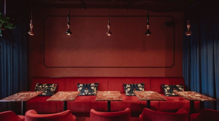 Secesja, parowozy i&nbsp;koktajle. Nowy food hall w&nbsp;historycznej kamienicy, gdzie wnętrza prowadzą w&nbsp;podróż przez&nbsp;epoki i&nbsp;smaki