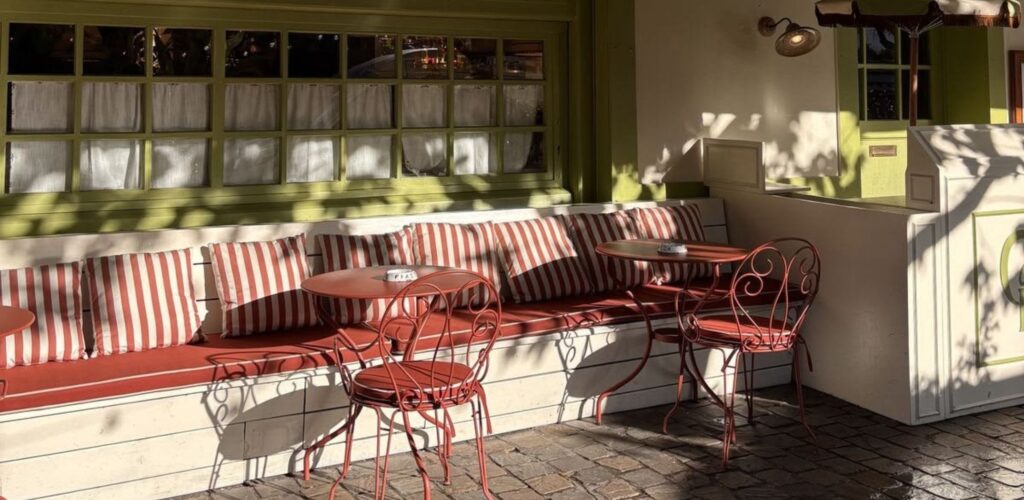 Letnie ogródki restauracyjne 2026: Jak je&nbsp;projektować?