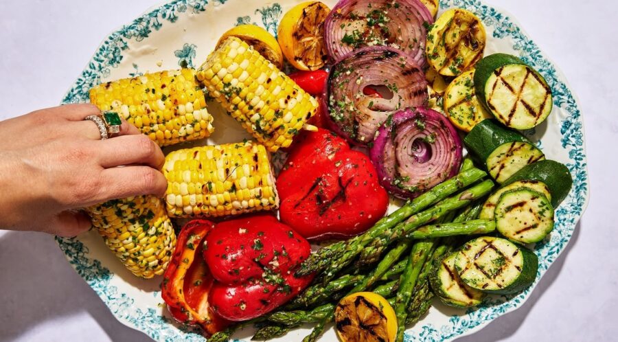 Grill to&nbsp;nie&nbsp;tylko&nbsp;kiełbasa. Jak zmienia się kultura grillowania?