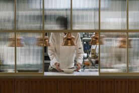 Napiwki w&nbsp;gastronomii. Kto naprawdę na&nbsp;nie&nbsp;pracuje?