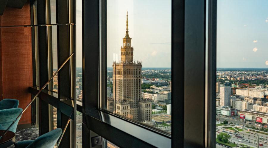 Czy&nbsp;muzyka może sprawić, że&nbsp;zostaniemy w&nbsp;restauracji dłużej? Badanie pokazuje, że&nbsp;tempo ma&nbsp;znaczenie