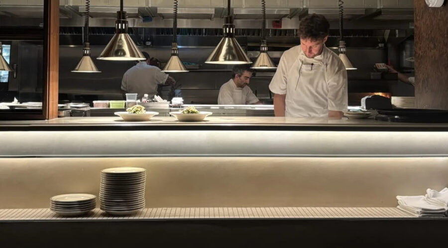 Problemy z&nbsp;wypłatami w&nbsp;gastronomii. Sprawa MOD wywołała dyskusję o&nbsp;warunkach pracy