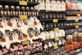 Biedronka i&nbsp;Smyk wycofują halloweenowe gadżety. Odpowiedzialność społeczna czy&nbsp;decyzja wizerunkowa?