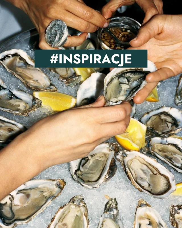 Smak lata we Włoszech? Świeże owoce morza, cytryny, kieliszek schłodzonego wina i stół z widokiem na morze. 🌊 W tym tygodniu zebraliśmy inspiracje, które przenoszą nas na włoskie wybrzeże - pełne prostych składników, niespiesznych posiłków i estetyki, która nie potrzebuje wielu dodatków.Który kadr najbardziej przywołuje wakacyjny klimat? ☀️Źródła Instagram:📌 @girlllllhouse📌 @win.winebar📌 @arlingtonrestauran📌 @loona.yerevan📌 @uspexmne#FoodAndDesign  #ItalianSummer #Seafood #LaDolceVita  #TableStyling