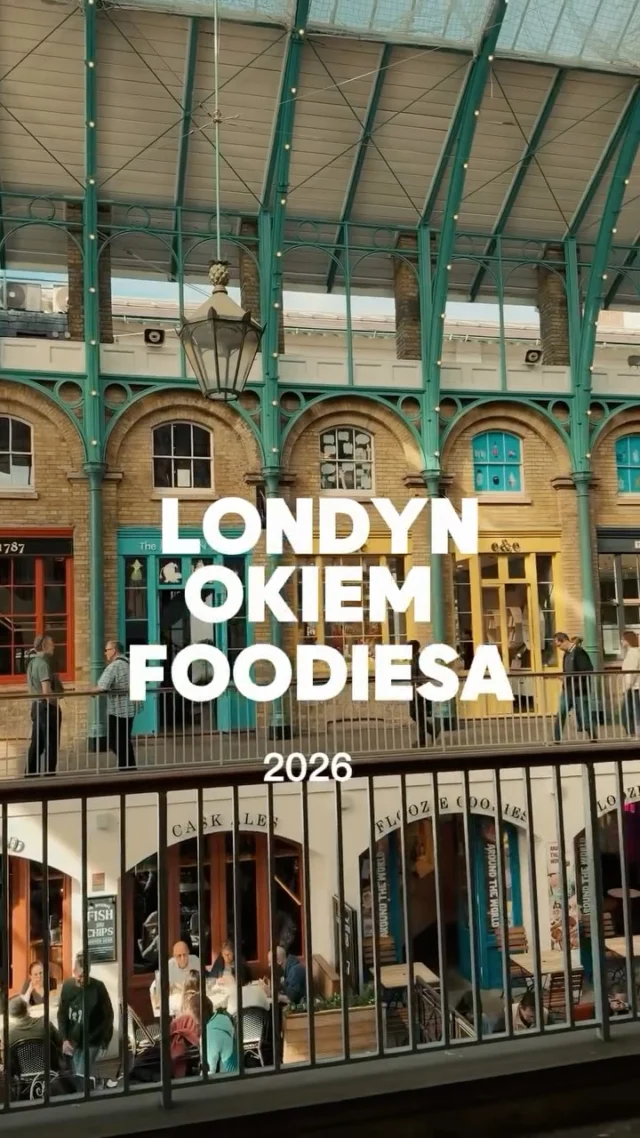 Gdzie zjeść w Londynie, co warto zobaczyć i jakie trendy szczególnie rzucają się tam dziś w oczy? 🧐 W najnowszym tekście @malutkoodkuchni i na Food and Design łączy klasyczny przewodnik dla foodies z obserwacjami tego, co dzieje się obecnie na londyńskim rynku food!Jest @boroughmarket Market, @coventgardenldn @sevendialsmkt i kilka sprawdzonych adresów. Jest też @seagardenboat przy Paddington - restauracja z owocami morza na łódce, odkryta zupełnie przypadkiem i zdecydowanie warta zapisania.Do tego Magda dorzuca kilka doświadczeń z podróży z dwójką małych dzieci, bo tym razem Londyn oglądała również z perspektywy rodzica. I okazuje się, że czerwony autobus może konkurować z najlepszymi atrakcjami miasta. 😉👉 Nowy przewodnik po Londynie dla foodies przeczytacie już na foodanddesign.pl. Link w bio!