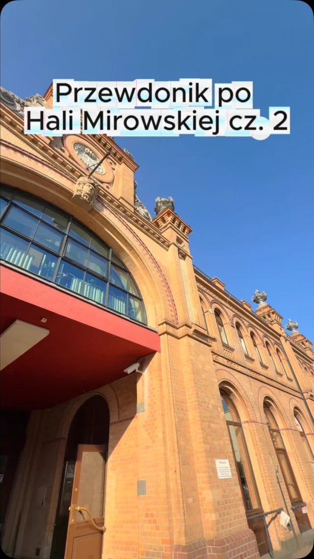 Jajka na śniadanie, dobry drób na obiad, a może mango na deser? 😍 Na Hali Mirowskiej można skompletować zakupy na cały dzień - trzeba tylko wiedzieć, gdzie zajrzeć.W drugiej części naszego przewodnika po warszawskim targowisku odwiedzamy cztery stoiska, które warto zapisać na później:83/84 - @lowickie.jaja 53/54 - Drób Valdi109 i 110 - jagnięcina, baranina, cielęcina i mięso kozie30/32 - owoce egzotyczneMacie już swoje ulubione adresy na Hali Mirowskiej? Podzielcie się nimi w komentarzach!👉 Obejrzyjcie rolkę i zajrzyjcie do całego przewodnika na foodanddesign.pl. Link w bio.#FoodAndDesign #HalaMirowska #Warszawa #ZakupyNaTargu #FoodSpots